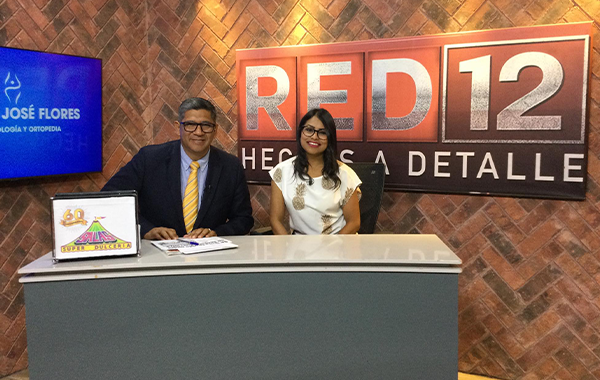 La psicóloga Cynthia Montalvo y Héctor Sergio Barboza durante la emisión 2158 de Red 12 Hechos a Detalle