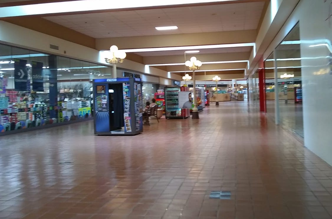 Sin actividad 16 locales de los 45 instalados en el Mall de las Águilas